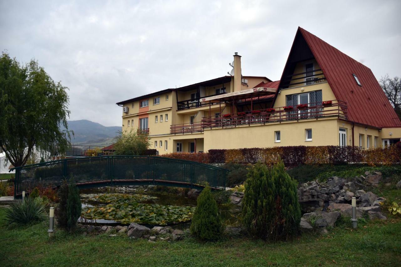 Penzion Koruna Nitrianske Rudno Esterno foto