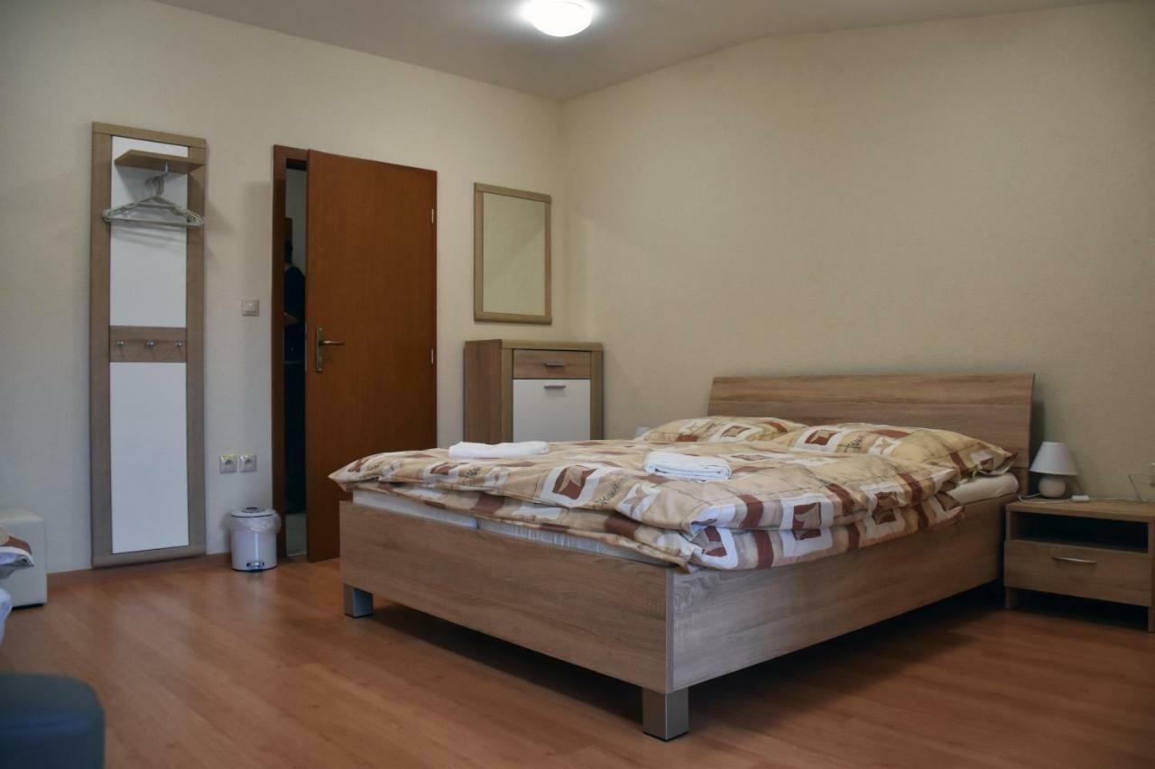 Penzion Koruna Nitrianske Rudno Esterno foto